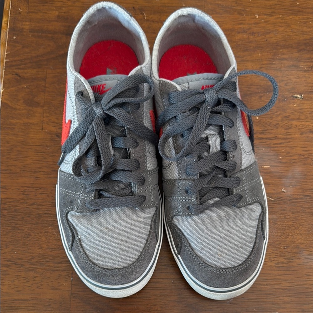Nike Kids Gray and Red Sneakers